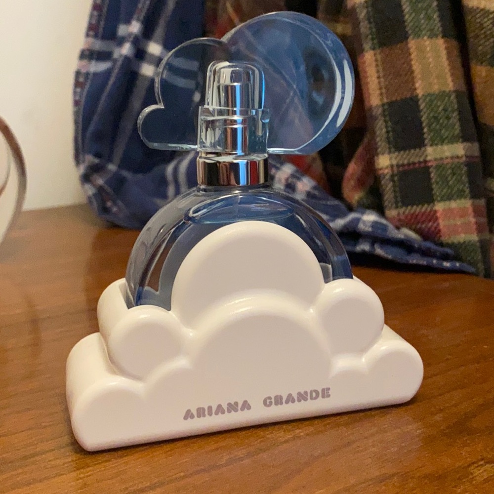 Ariana Grande cloud perfume